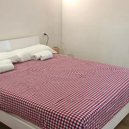 Puig Rom Pau Apartment *